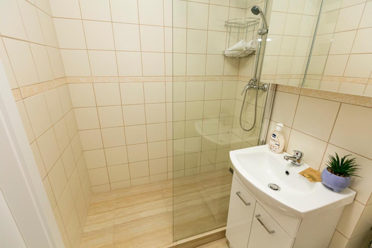 Chmielna - 250M Od Zlotych Tarasow, 350M Od Dworca Centralnego - Wifi - Smart Tv 55 Cali - Better Rental Warszawa Eksteriør bilde