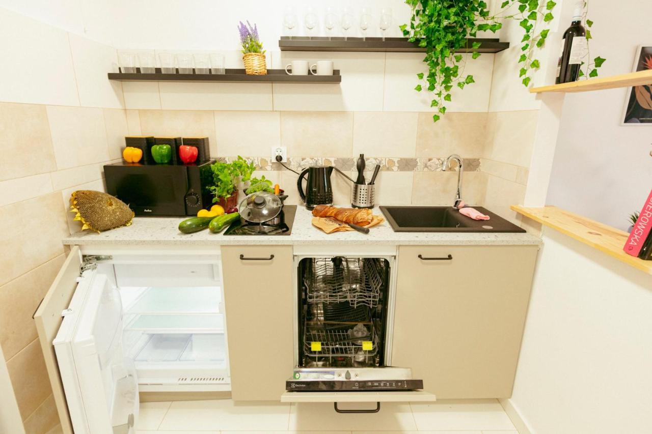 Chmielna - 250M Od Zlotych Tarasow, 350M Od Dworca Centralnego - Wifi - Smart Tv 55 Cali - Better Rental Warszawa Eksteriør bilde